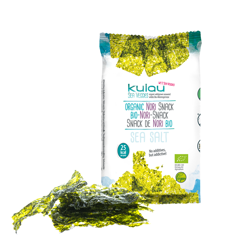 <h1>Snack - chips din alge nori bio 4g fara gluten</h1><p>O gustare sarata cu gust de alge foarte sanatoasa si delicioasa.</p><p>Ingrediente: alge nori prajite*, ulei de floarea sorelui*, sare de mare.<br />*din agricultura ecologica</p><p>Valori nutritionale/100g:<br />Energie: 2600kj / 620kcal<br />Carbohidrati: 26g din care zaharuri &amp;lt0.5g<br />Grasimi: 48g din care saturate 4g<br />Fibre: 20g<br />Proteine: 21g<br />Saruri: 1.9g</p><p>Produs in Korea</p><p>Certificat ecologic</p><p>4g</p>