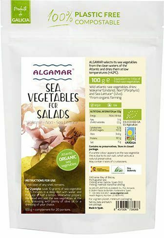 <h2>Mix alge pentru salate raw,&nbsp; bio, 100g, Algamar</h2><p>&nbsp;</p><p>Algele marine marca Algamar sunt toate alge salbatice, recoltate de pe coastele nepoluate ale regiunii Galicia din Spania. Exista si alge marine de cultura, insa nu pot fi comparate calitativ si nutritional cu cele salbatice. Un alt mare avantaj al algelor salbatice Algamar este ca sunt departe de sursele de radiatii. Japonia este printre cei mai mari furnizori de alge marine din lume (in special sushi si nori), insa multi iubitori de alge marine au inceput sa caute alte surse de alge in afara de Japonia, din cauza radiatiilor rezultate in urma exploziei nucleare de la Fukushima.</p><p>Un amestec ideal de adaugat in salate raw.<br />Ingrediente: alge wakame, alge nori, alge dulse, provenite din agricultura ecologica.</p><p><strong>Mod de preparare (sugestie):</strong></p><p>-pentru 2 persoane: puneti la inmuiat 15g din acest amestec timo de 15 minute. Adaugati la inceput si zeama dupa o jumatate de lamaie. Dupa 15 minute stoarceti apa si adaugati amestecul de alge in salata. Adaugati ulei de masline, si veti avea o salata foarte gustoasa, raw, si mai ales foarte hranitoare.</p><p>&nbsp;</p><p><strong>Produs certificat organic.</strong></p><p>&nbsp;</p><p><strong>Valori nutritionale/ 100g:</strong></p><p>Energie: 750Kj / 181 kCal</p><p>Grasimi: 1.4g</p><p>din care saturate 0.5g,</p><p>Carbohidrati: 6.2g</p><p>din care zaharuri &lt;0.5g,</p><p>Fibre: 34.8g</p><p>Proteine: 18.5g,</p><p>Sare: 15g.</p><p>&nbsp;</p><p><strong>Tara de origine:</strong>&nbsp;Spania</p><p>&nbsp;</p>